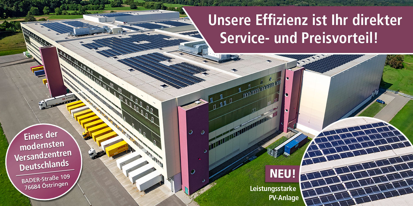 Luftaufnahme des BADER-Versandzentrums in Östringen mit großflächiger Photovoltaikanlage auf dem Dach und mehreren Laderampen.